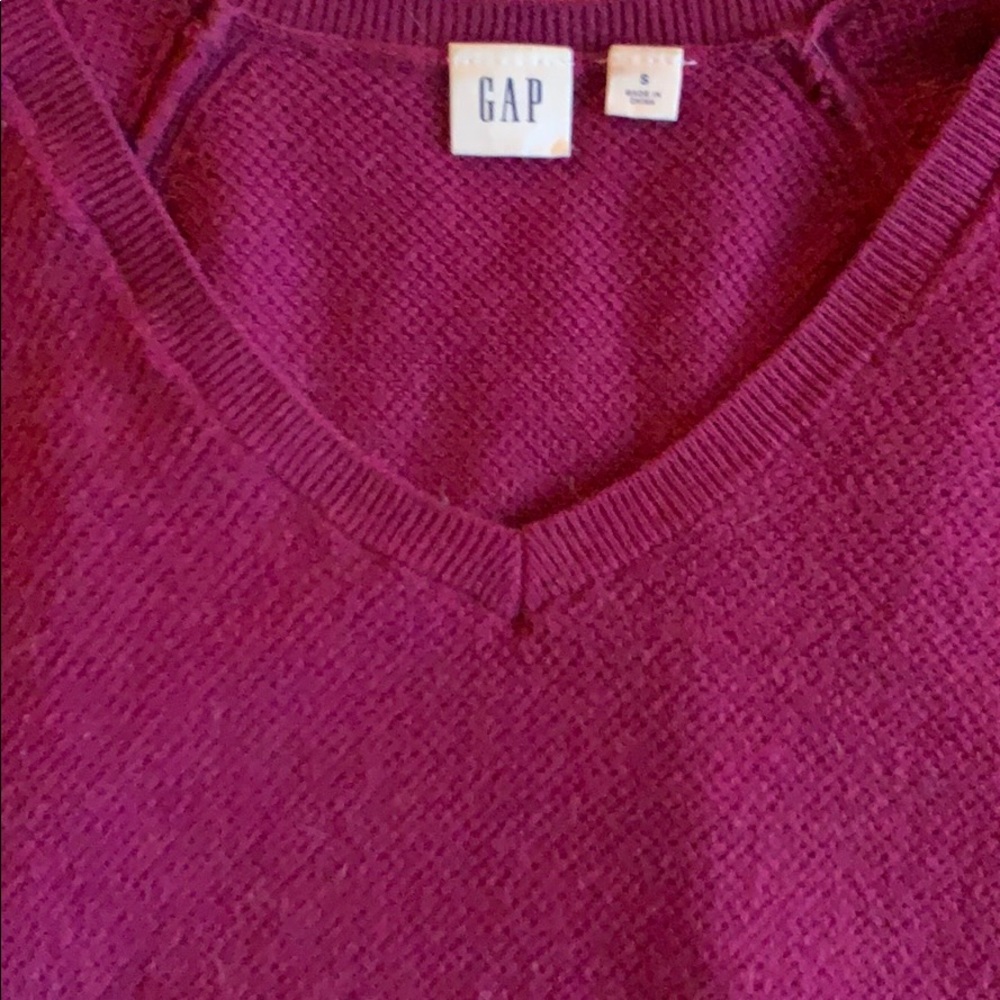 Gap cranberry lightweight sweater